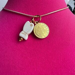 Gold and Cream Pendant Necklace